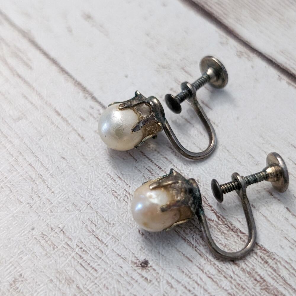 Vintage Screw On Earrings Small Faux Pearl - Condition Issues - Picture 7 of 10